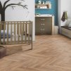 laminatova podlaha kronooriginal herringbone 8 dub firebrand v destkej izbe s postielkou 22816