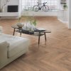 laminatova podlaha kronooriginal herringbone 8 dub historic v obyvacke s bicyklom 22806