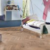 laminatova podlaha kronooriginal herringbone 8 dub historic v destkej izbe 22799