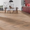 laminatova podlaha kronooriginal herringbone 8 dub historic v kuchyni 22802