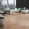 laminatova podlaha kronooriginal herringbone 8 dub historic v modernej obyvacke 22803
