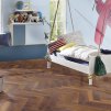 laminatova podlaha kronooriginal herringbone 8 dub laguna v destkej izbe 22853