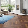 laminatova podlaha kronooriginal herringbone 8 dub laguna v obyvacke s krbom 22862
