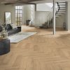 laminatova podlaha kronooriginal herringbone 8 dub sundance v obyvacke so schodiskom 22900