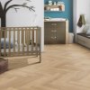 laminatova podlaha kronooriginal herringbone 8 dub sundance v destkej izbe s postielkou 22888
