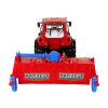 Červený traktor s pluhem třecí pohon