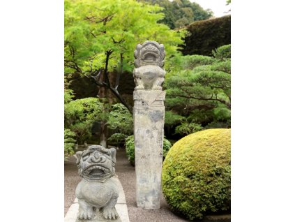 5103 8653 pejsek sedici na obelisku 145 cm