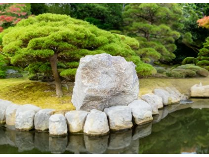 5163 8822 soliterni kamen s fontanou bilo ruzovo cerny