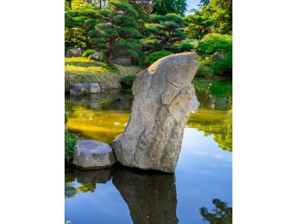 5173 8845 ryba na kameni z piskovce vyska 60 cm