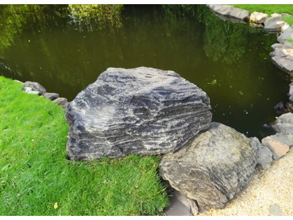 5162 8819 soliterni kamen s fontanou cerny