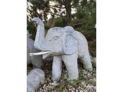 5212 8977 slon s chobotem nahoru seda zula 64 cm (1)