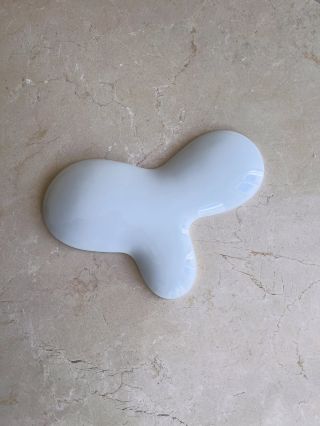 DROP od Daniela Piršče je porcelánovým designovým prvkem, který pozvedne vaše bydlení :) @jarrygstore #jarrygstore...