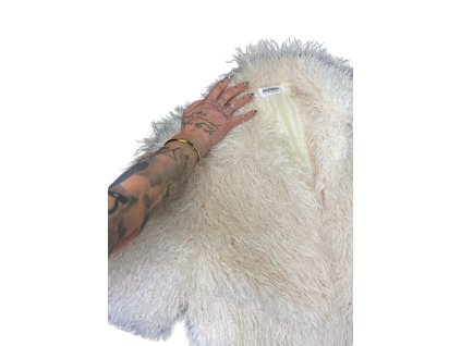 Sněhově bílý kožešinový kabátek