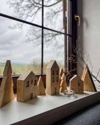 Kus lesa. Při výrobě nábytku nám zbývá spoustu odřezků dřeva. Většina truhlářů tyto odřezky vyhazuje. My si hezkého dřeva...