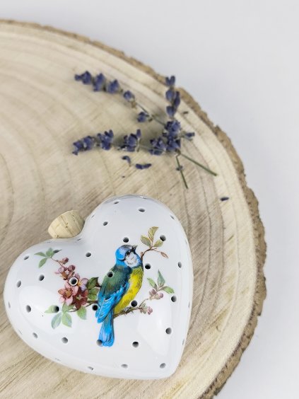 Voňavé porcelánové srdíčko plněné levandulí Ptáček