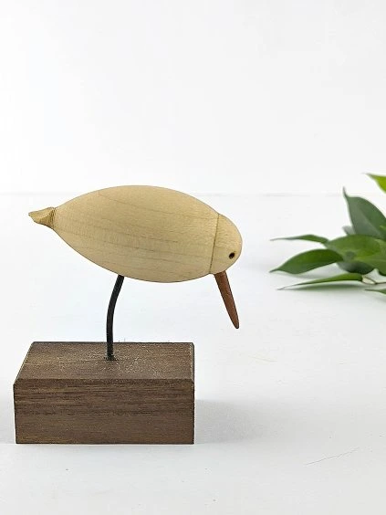 Ptáček na nožičkách