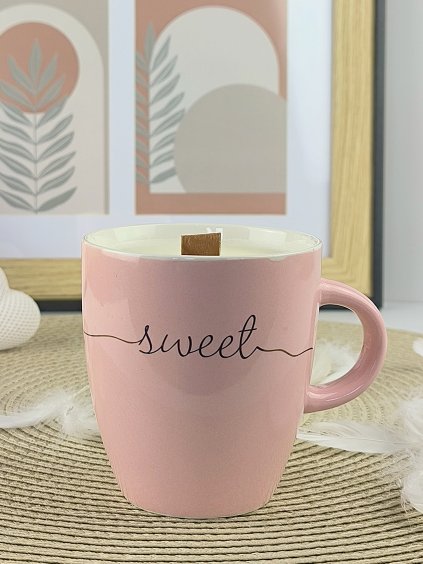 Svíčka v hrníčku Sweet černá višeň