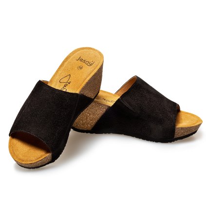 černé korkové pantofle na klínku105