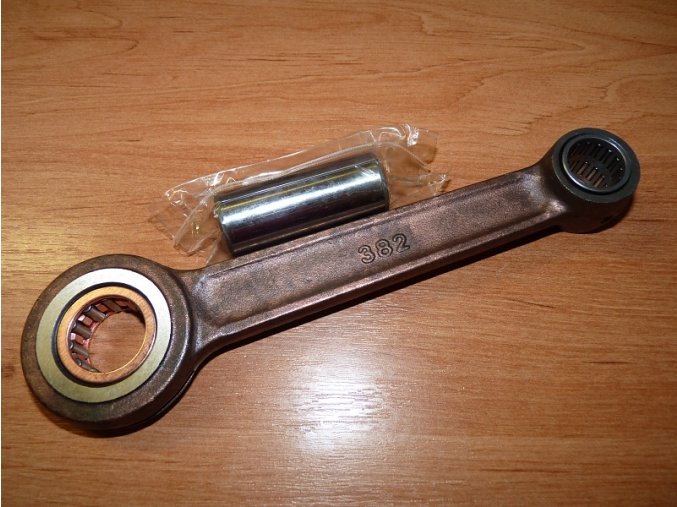 Connecting rod 250/559,590 - 18" - needlebearing