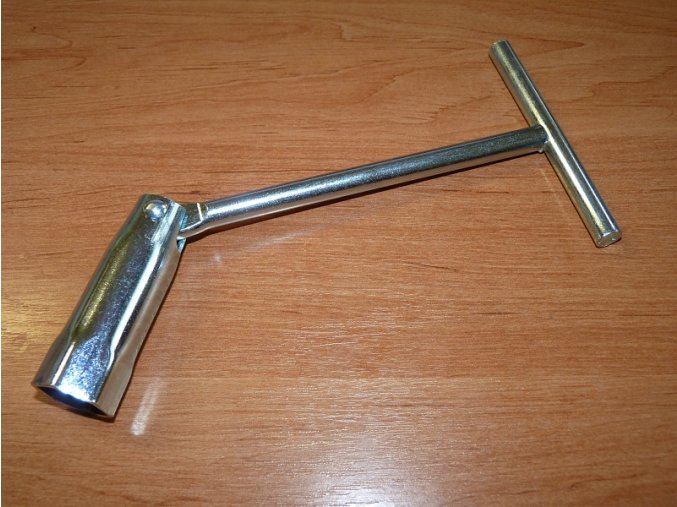 Spanner for spark-plug with joint