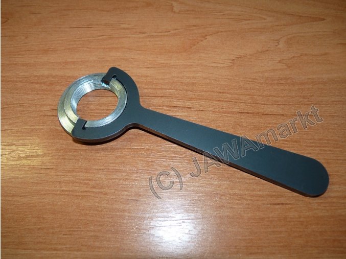 Key for round nut of stearing