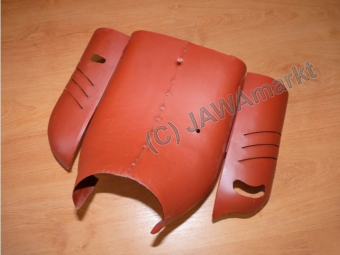 COMPLETE engine covers for 555/550 - carbur. on the right