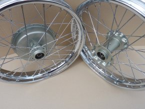 2St. Räder Jawa 250/350 Halbnabe - Profi Renovierung !