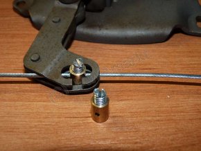 End piece for bowden cable with screw