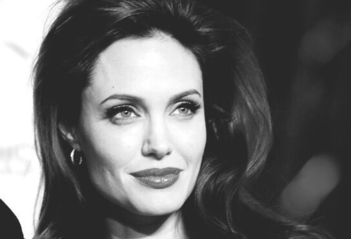 10 Hollywoodských celebrit s brilantní jawline!