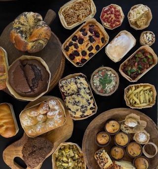 ✨ Dnešní den byl plný mouky, nedokonalosti🙈😂 (ale to na tom miluji) a vůně linoucí se po celém našem novém objektu! 🫶🏻 ✨...