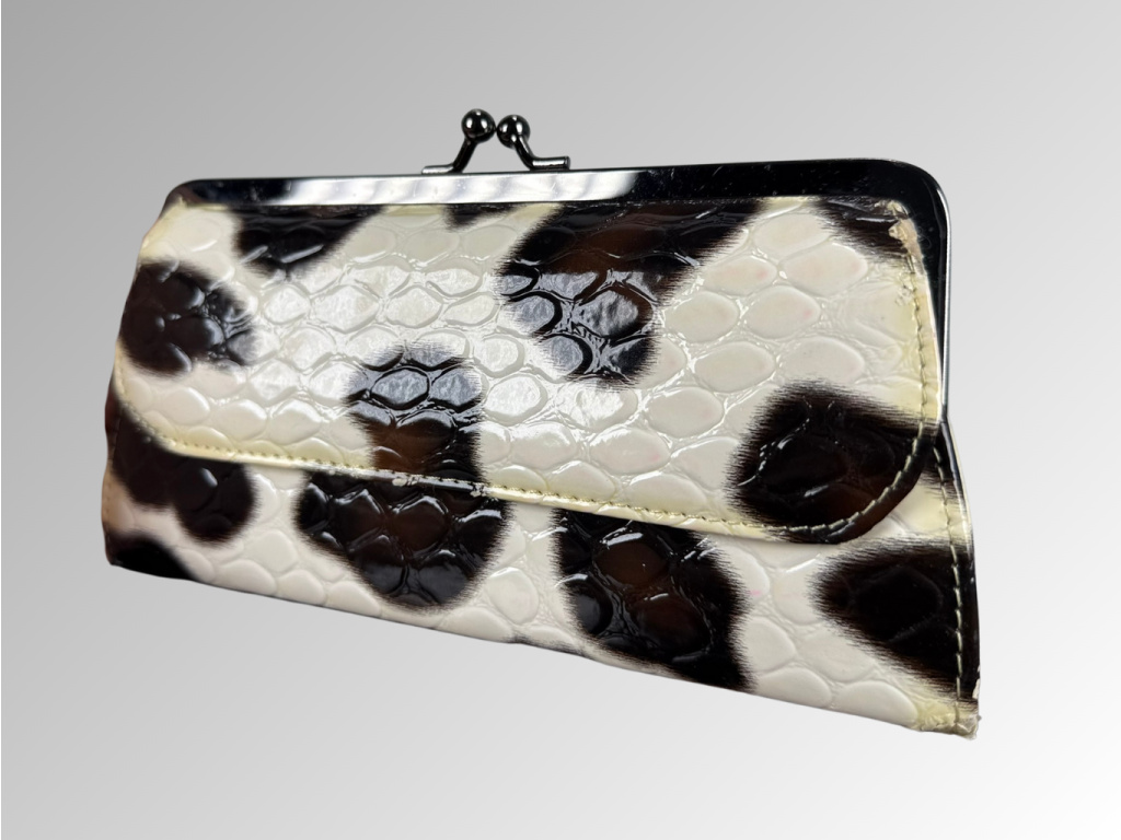 Lesklá hadí peněženka