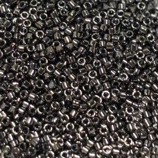 ❓ Nevíte, co znamenají názvy u korálků Miyuki Delica – třeba Opaque, Matte, AB, Duracoat? 👉 Připravila jsem pro vás...