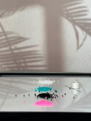 Někdy stačí jen barvy a hned je den veselejší 🩷🖤💙🤍 Která z nich by se vám hodila na Vaši práci? #koralky #delica110...