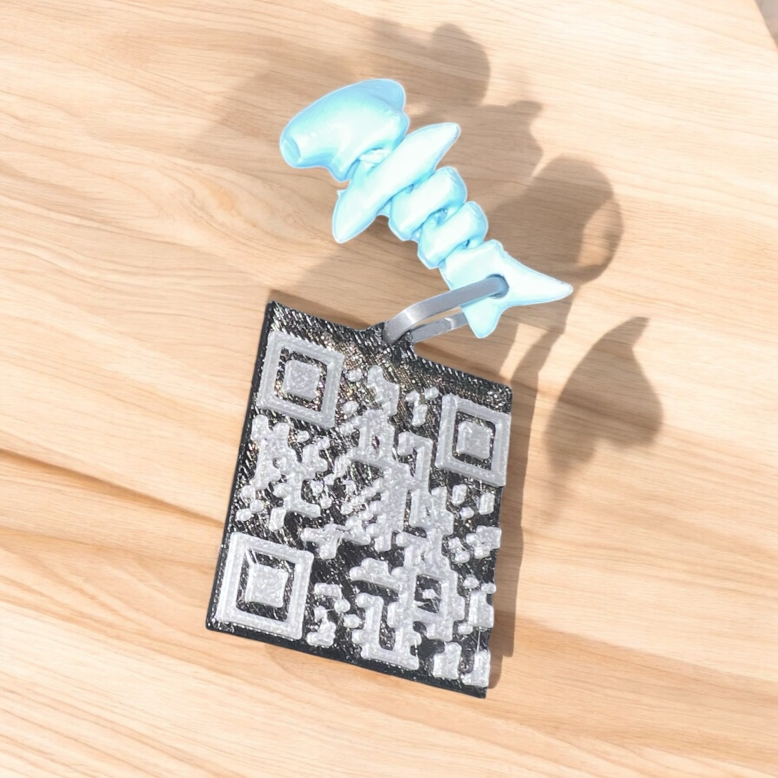 QR Klíčenka s přívěskem – JD Tisk 3D v akci! Stylový a funkční doplněk pro každou firmu!