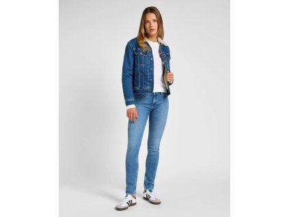 elly in holding back 944952 2048x kopie