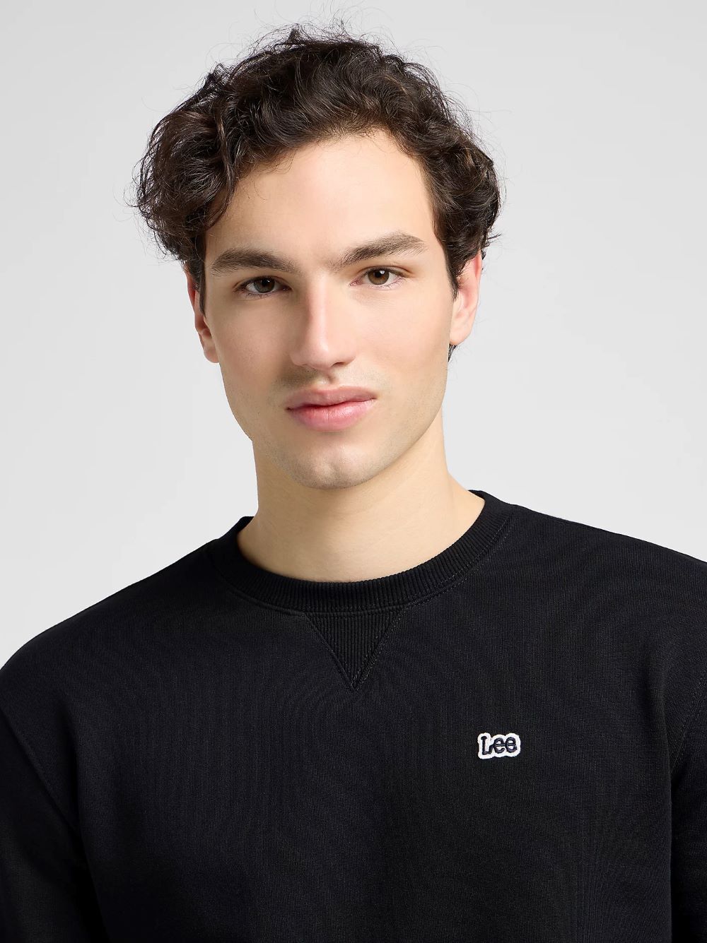 LEE Pánska mikina  PATCH CREW SWS BLACK 112121791 Veľkosť: 5XL