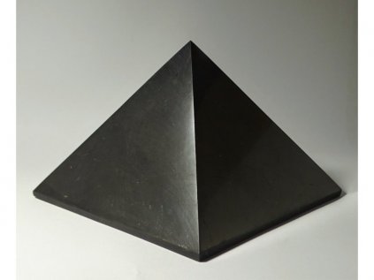 1026 1 sungit pyramida 3 cm