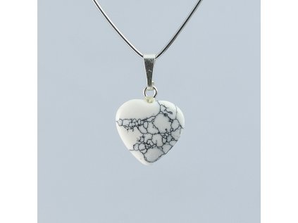 Magnezit (Howlit biely) Zimbabwe  prívesok srdiečko 15mm