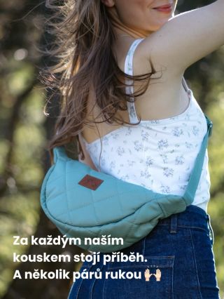 Než se dostane k tobě, projde rukama několika z nás. Od prvního nápadu až po zabalený balíček 🙌🏻🤎 #crossbodybag...