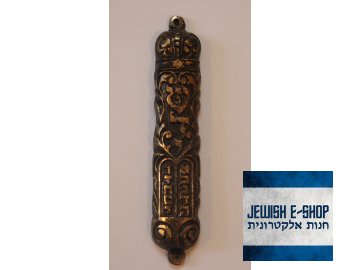 Stará mezuza, kterou měl určitě na dveřích ještě pražský Maharal
