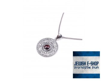 Stříbrný náhrdelník s granátem