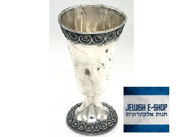 Stříbrný kidušový pohárek, s filigránovým dekorem, 9 cm vysoký
