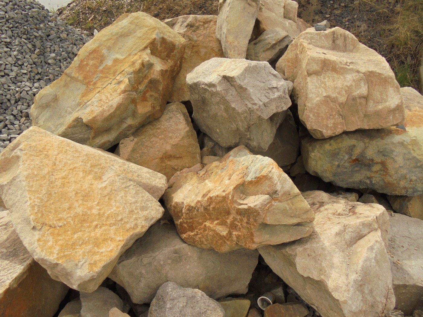 Jaké jsou výhody pískovce a umělého pískovce?