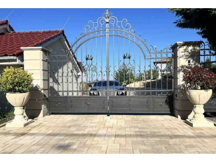 zahradní vázy, zámecké vázy, dekorace z pískovce, dekorace na zahradu