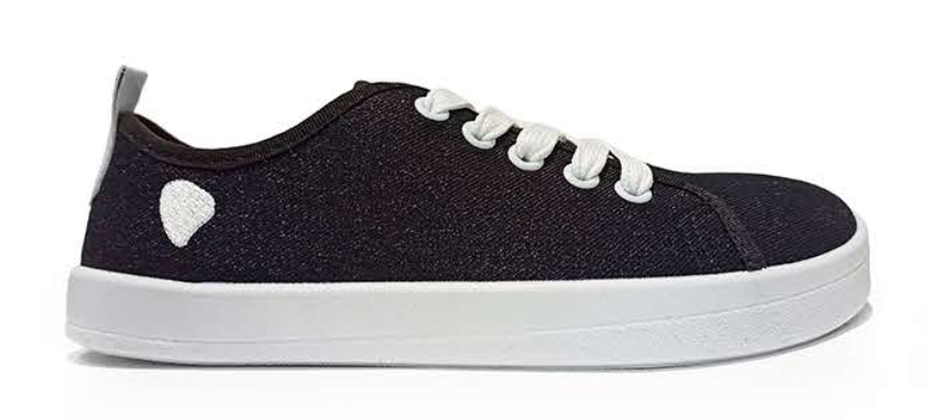 Obrázok, na ktorom je topánka, vychádzkové topánky, teniska, ošatenie

Obsah vygenerovaný pomocou AI môže byť nesprávny.