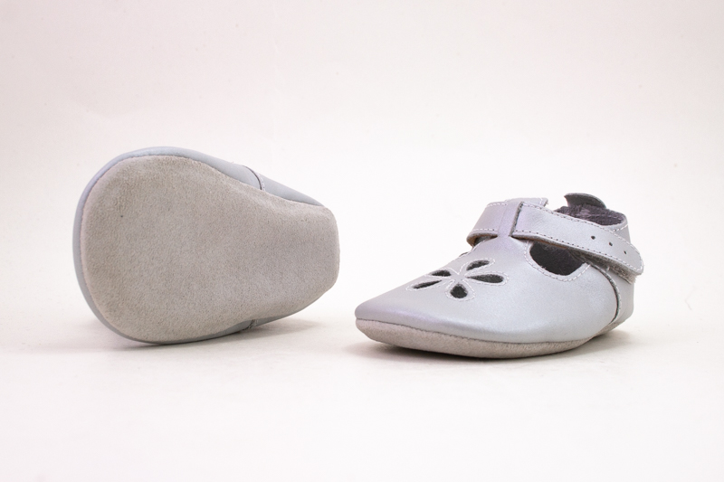 BOBUX CAPAČKY SILVER DAISY Veľkosť: 21, Vnútorná dĺžka  topánky v cm: 13.5, Vnútorná šírka topánky v cm: 6.1