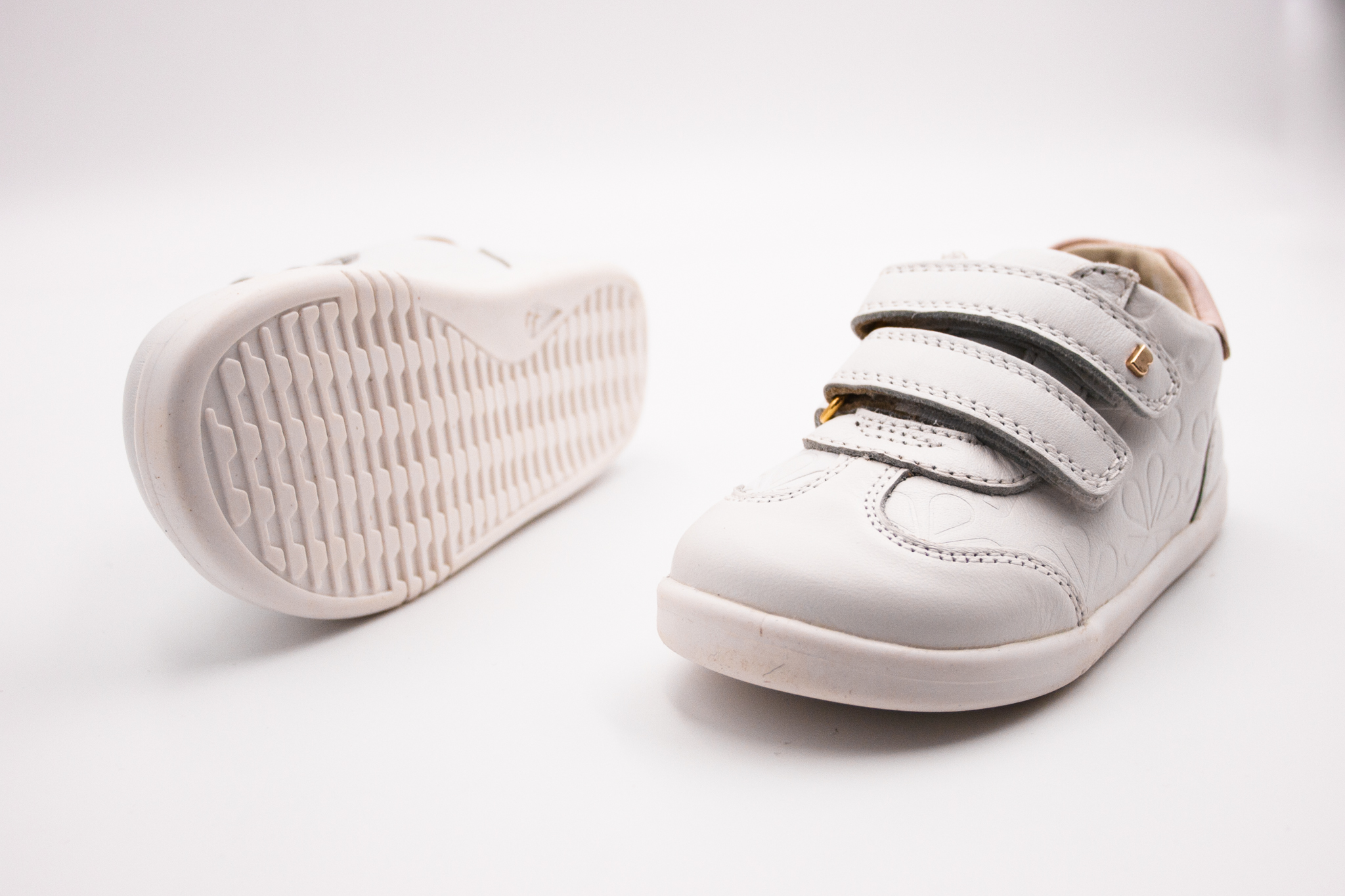 BOBUX SPRITE KOŽENÉ TENISKY - SPRITE EMBOSSED WHITE+SEASHELL Veľkosť: 26, Vnútorná dĺžka  topánky v cm: 17.4, Vnútorná šírka topánky v cm: 6.5