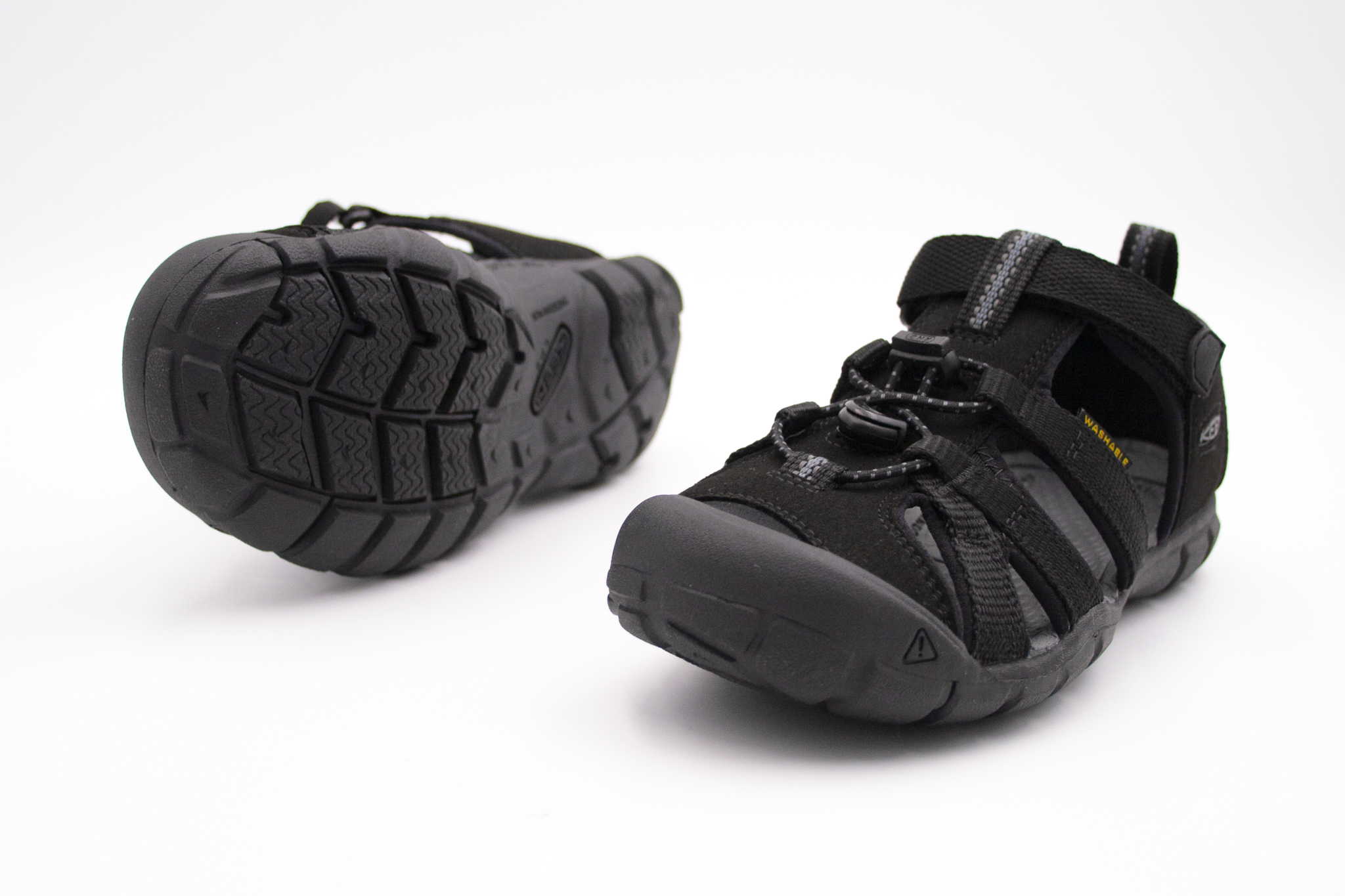 KEEN SEACAMP II CNX SANDÁLE - BLACK/GREY Veľkosť: 34, Vnútorná dĺžka  topánky v cm: 21.3, Vnútorná šírka topánky v cm: 7.9