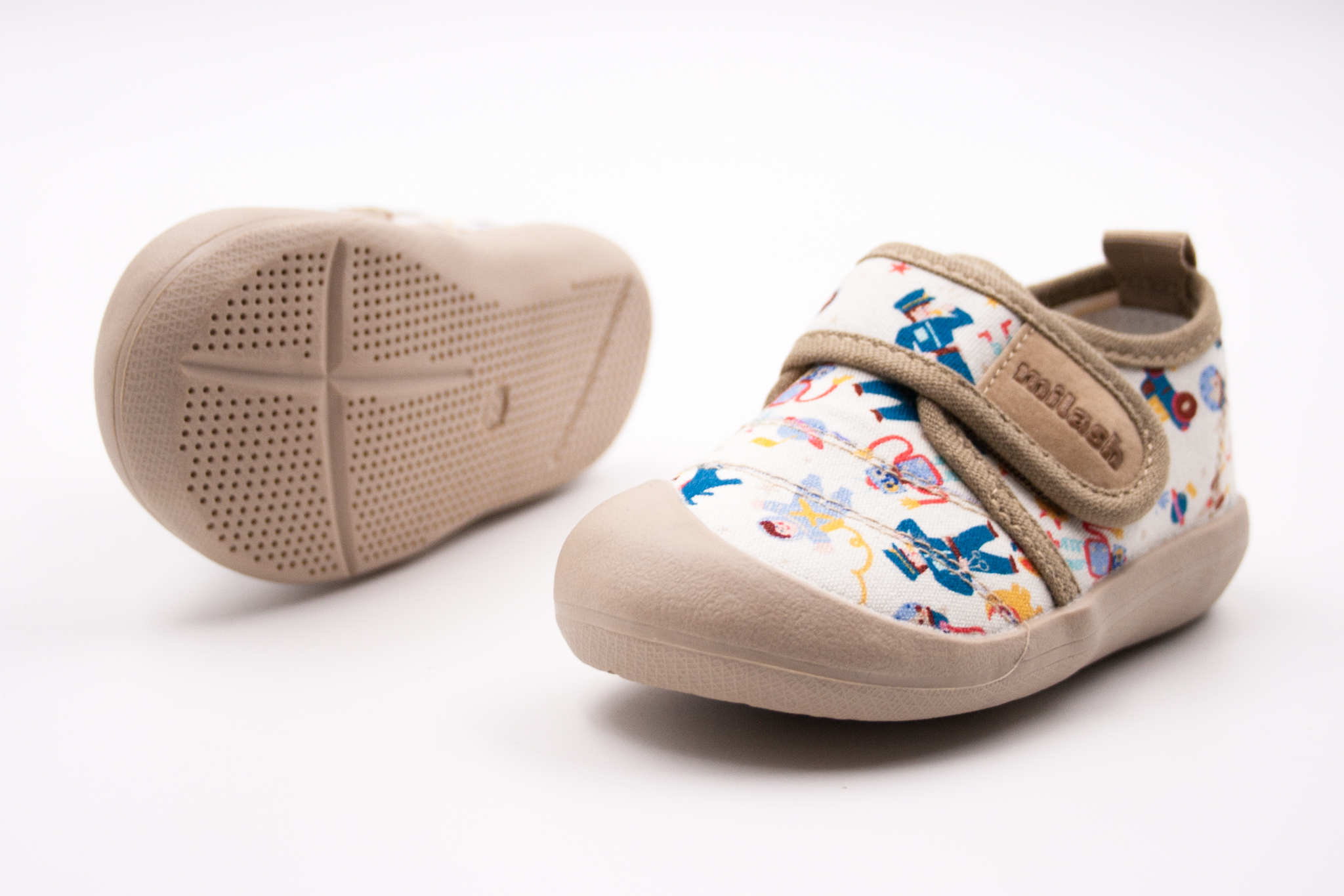MILASH TEXTILNÉ TENISKY FUN SHOES - ROBOT Veľkosť: 20, Vnútorná dĺžka  topánky v cm: 13.1, Vnútorná šírka topánky v cm: 5.9