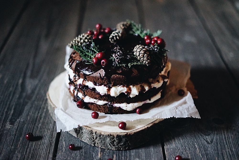 ŠVARCVALDSKÝ VIŠŇOVÝ DORT S KONOPNOU MOUKOU